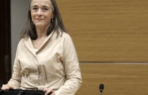 Keadilan. Berfokus pada lagu mesum, Delphine Ernotte akan mengajukan keluhan terhadap Patrick Sébastien