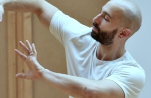 ‘Jual, Bunuh Dirimu’ oleh Simon Feltz