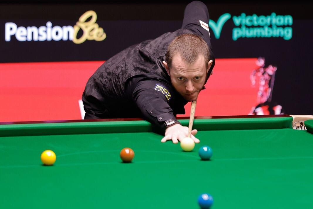 Mark Allen bermain pada hari pertama Kejuaraan Snooker Dunia 2026.