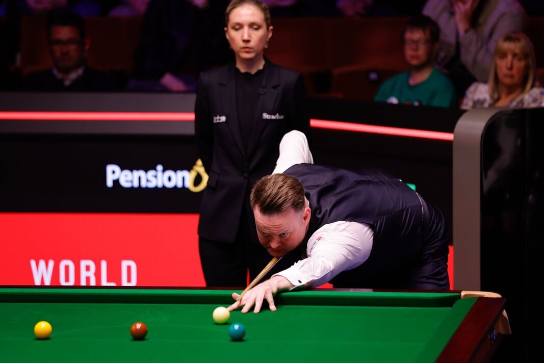 Murphy juga mengeluhkan cahaya yang berkedip-kedip saat mengambil gambar