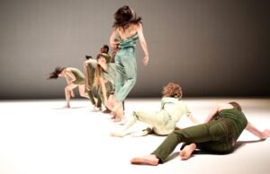 Dipegang waktu oleh Rachid Ouramdane dengan Tunis Opera Ballet