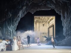 “Gunung Vampir” oleh Philippe Quesne