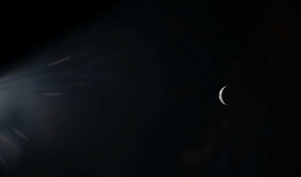 Dilihat dari salah satu dari empat lampu sorot di dekat konsol kendali pesawat ruang angkasa Orion, Bumi diterangi oleh kegelapan ruang angkasa dan tampak menyusut saat awaknya semakin dekat ke bulan. Foto Sipa/Nasa/UPI/Shutterstock